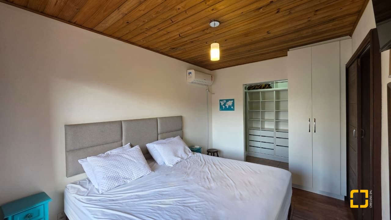 Casa com 100m², 3 quartos, 2 garagens, no bairro Campeche em Florianópolis