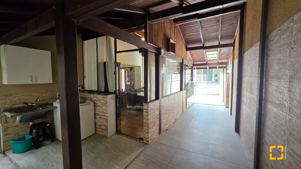Casa com 100m², 3 quartos, 2 garagens, no bairro Campeche em Florianópolis