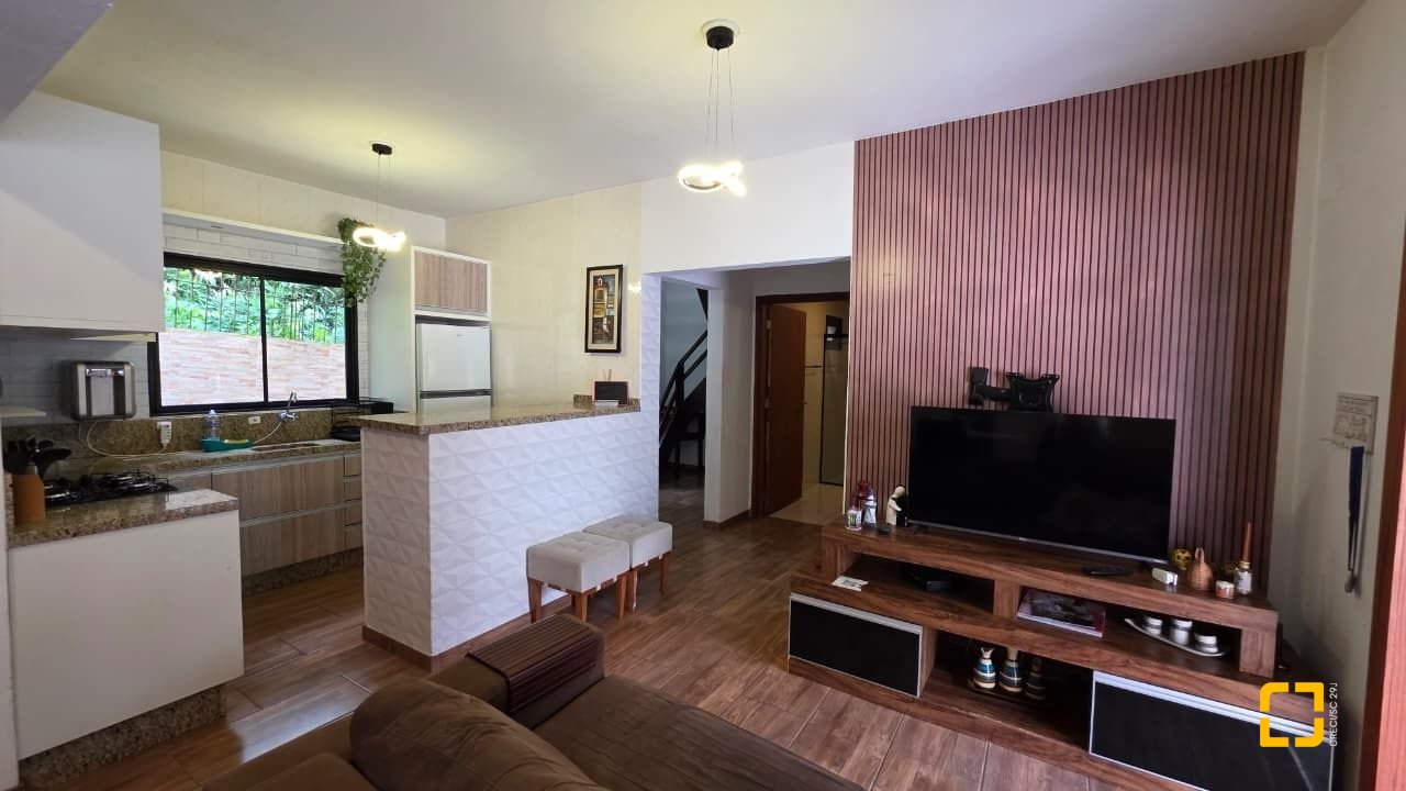 Casa com 100m², 3 quartos, 2 garagens, no bairro Campeche em Florianópolis