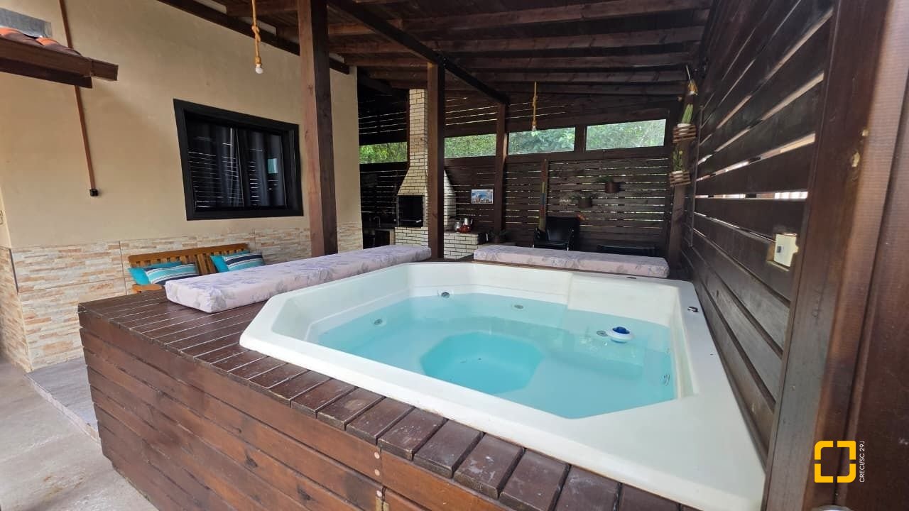 Casa com 100m², 3 quartos, 2 garagens, no bairro Campeche em Florianópolis