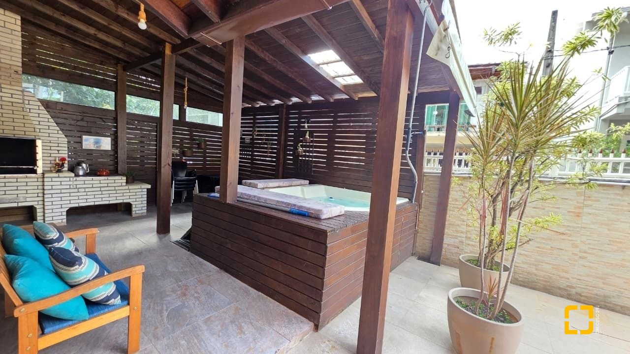 Casa com 100m², 3 quartos, 2 garagens, no bairro Campeche em Florianópolis