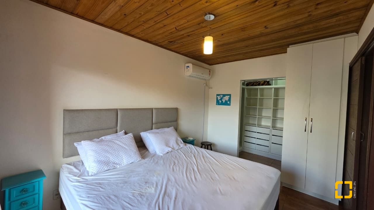 Casa com 100m², 3 quartos, 2 garagens, no bairro Campeche em Florianópolis