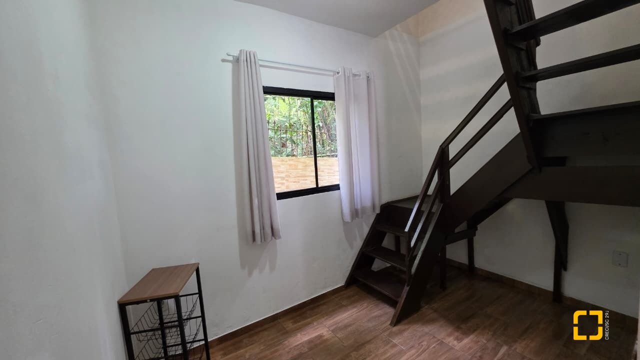 Casa com 100m², 3 quartos, 2 garagens, no bairro Campeche em Florianópolis