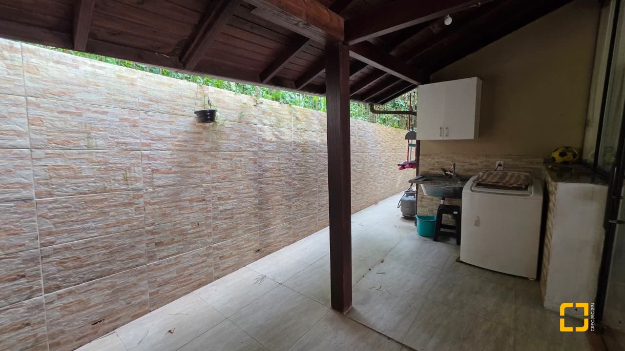 Casa com 100m², 3 quartos, 2 garagens, no bairro Campeche em Florianópolis