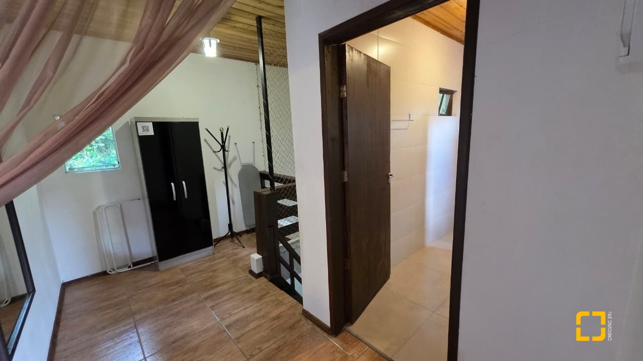 Casa com 100m², 3 quartos, 2 garagens, no bairro Campeche em Florianópolis