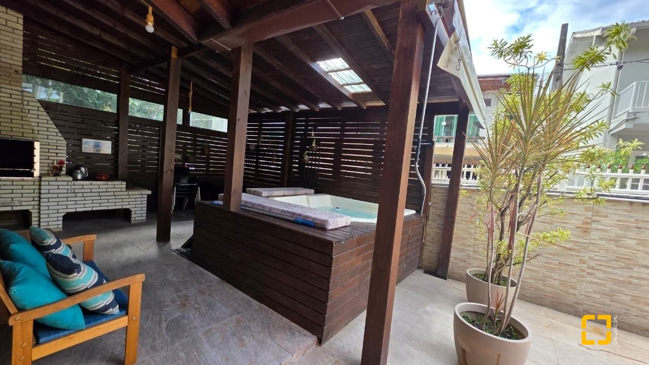 Casa com 100m², 3 quartos, 2 garagens, no bairro Campeche em Florianópolis