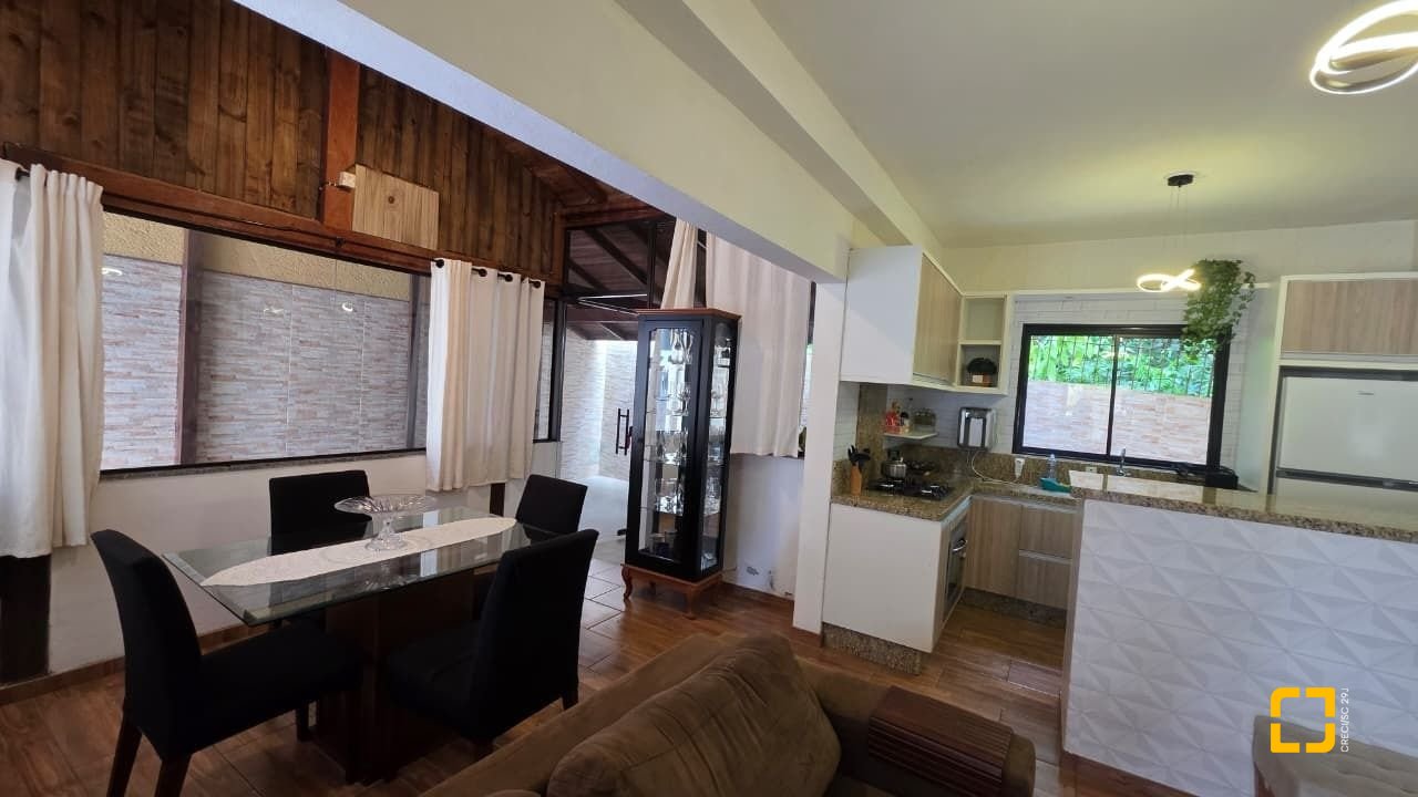 Casa com 100m², 3 quartos, 2 garagens, no bairro Campeche em Florianópolis