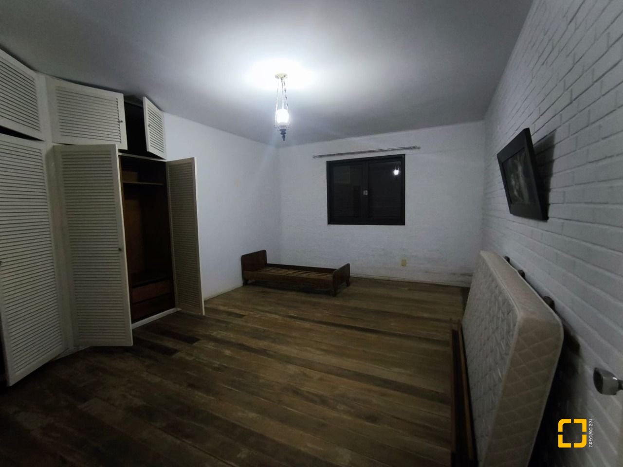 Casa com 297m², 3 quartos (sendo 1 suíte), 2 garagens, no bairro Estreito em Florianópolis