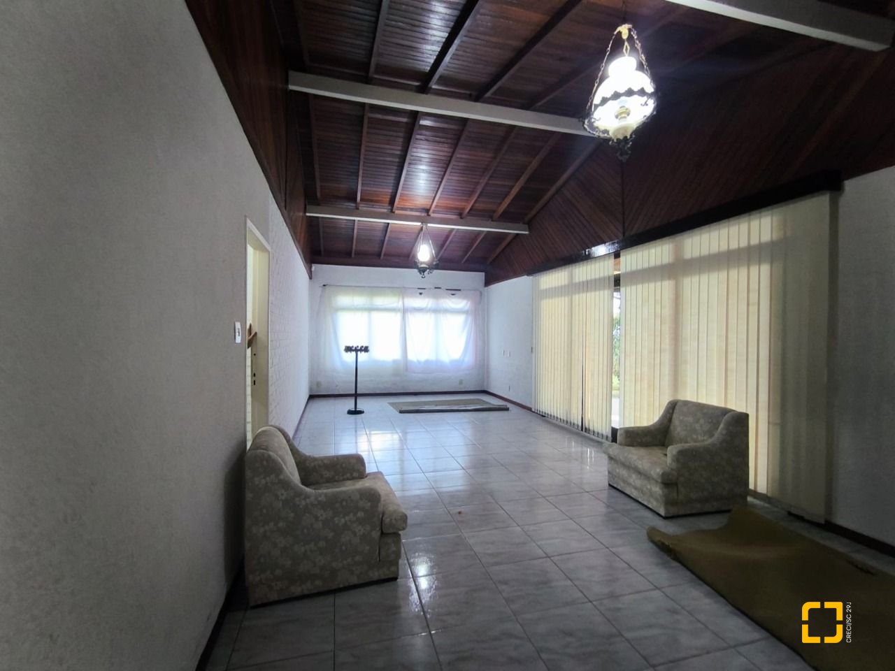 Casa com 297m², 3 quartos (sendo 1 suíte), 2 garagens, no bairro Estreito em Florianópolis