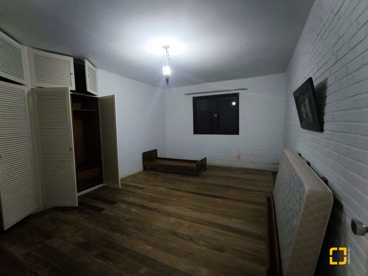 Casa com 297m², 3 quartos (sendo 1 suíte), 2 garagens, no bairro Estreito em Florianópolis