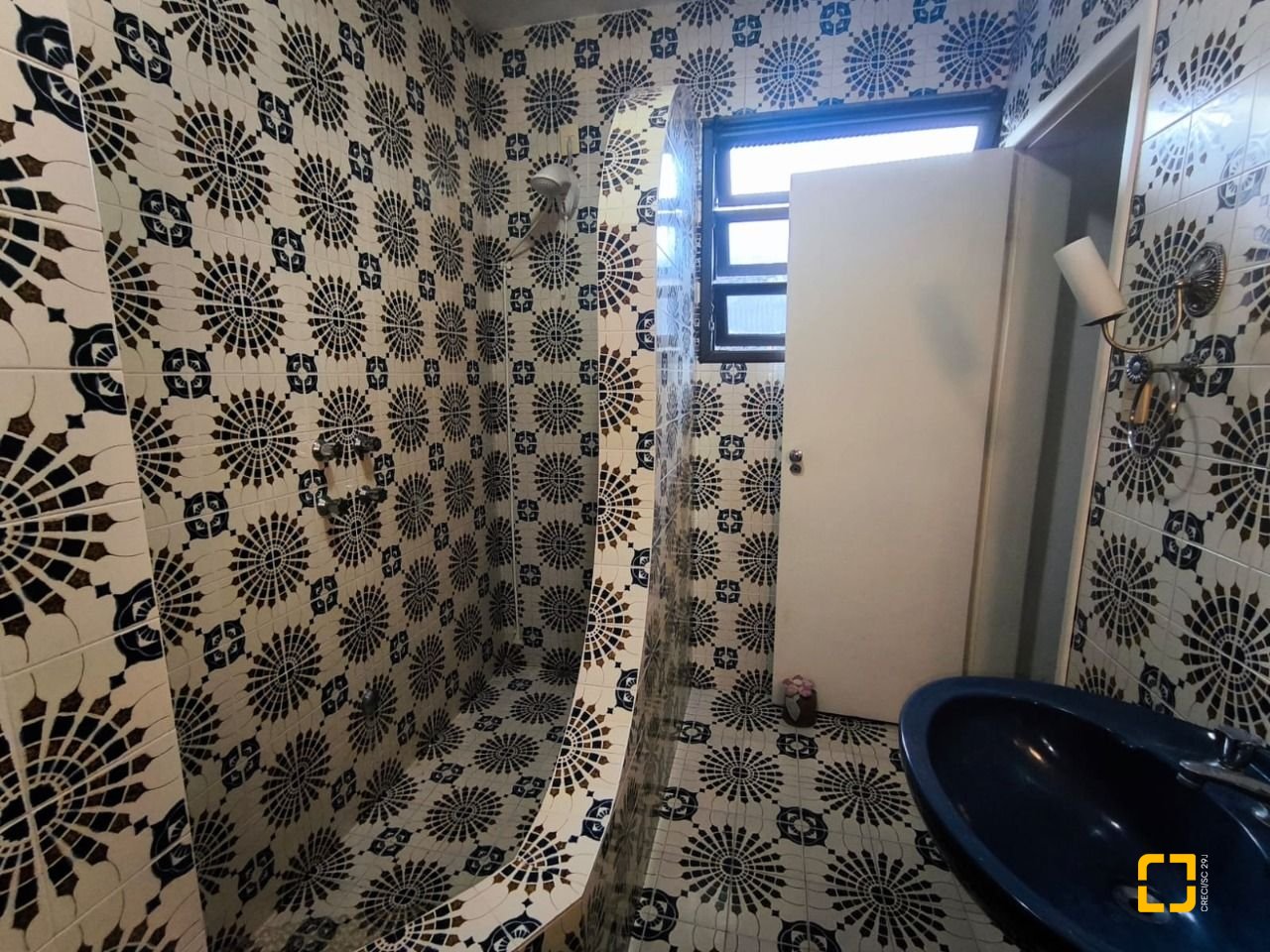 Casa com 297m², 3 quartos (sendo 1 suíte), 2 garagens, no bairro Estreito em Florianópolis