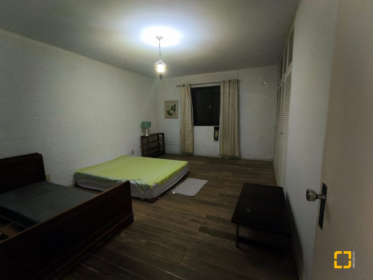 Casa com 297m², 3 quartos (sendo 1 suíte), 2 garagens, no bairro Estreito em Florianópolis