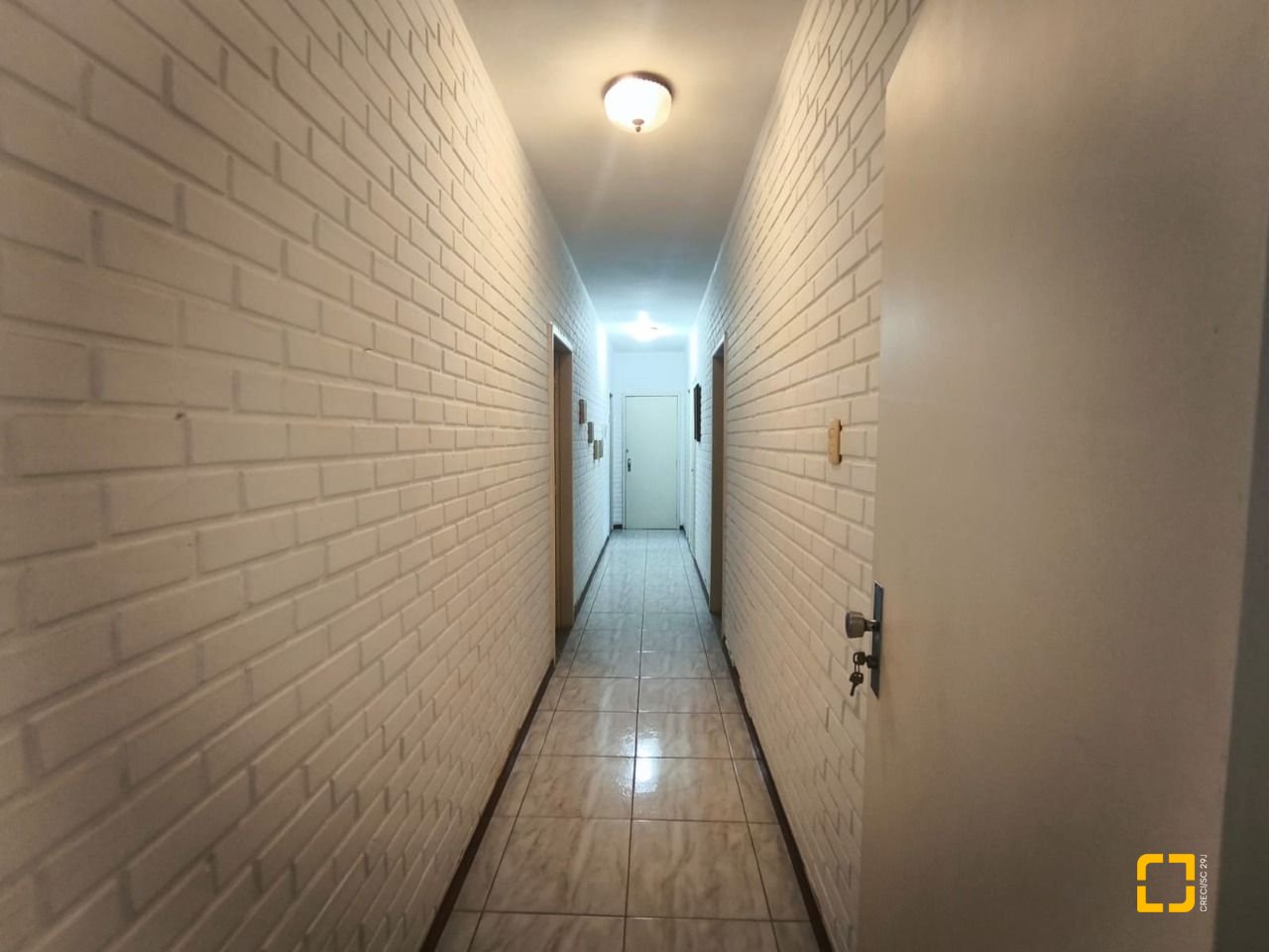 Casa com 297m², 3 quartos (sendo 1 suíte), 2 garagens, no bairro Estreito em Florianópolis