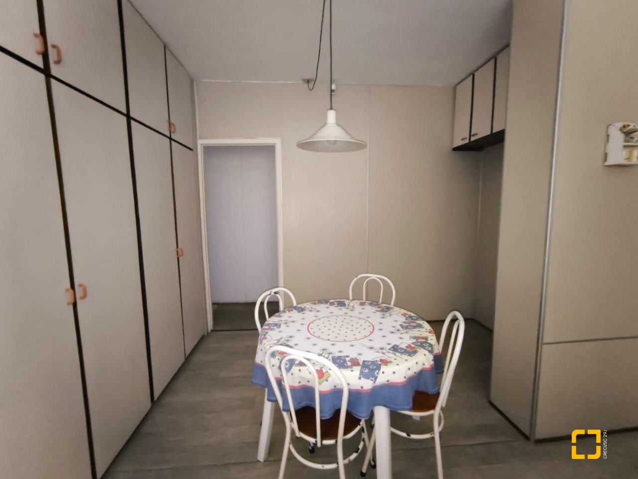 Casa com 297m², 3 quartos (sendo 1 suíte), 2 garagens, no bairro Estreito em Florianópolis