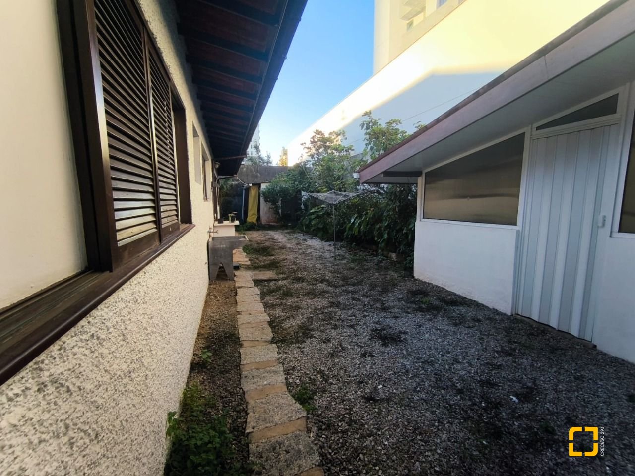 Casa com 297m², 3 quartos (sendo 1 suíte), 2 garagens, no bairro Estreito em Florianópolis