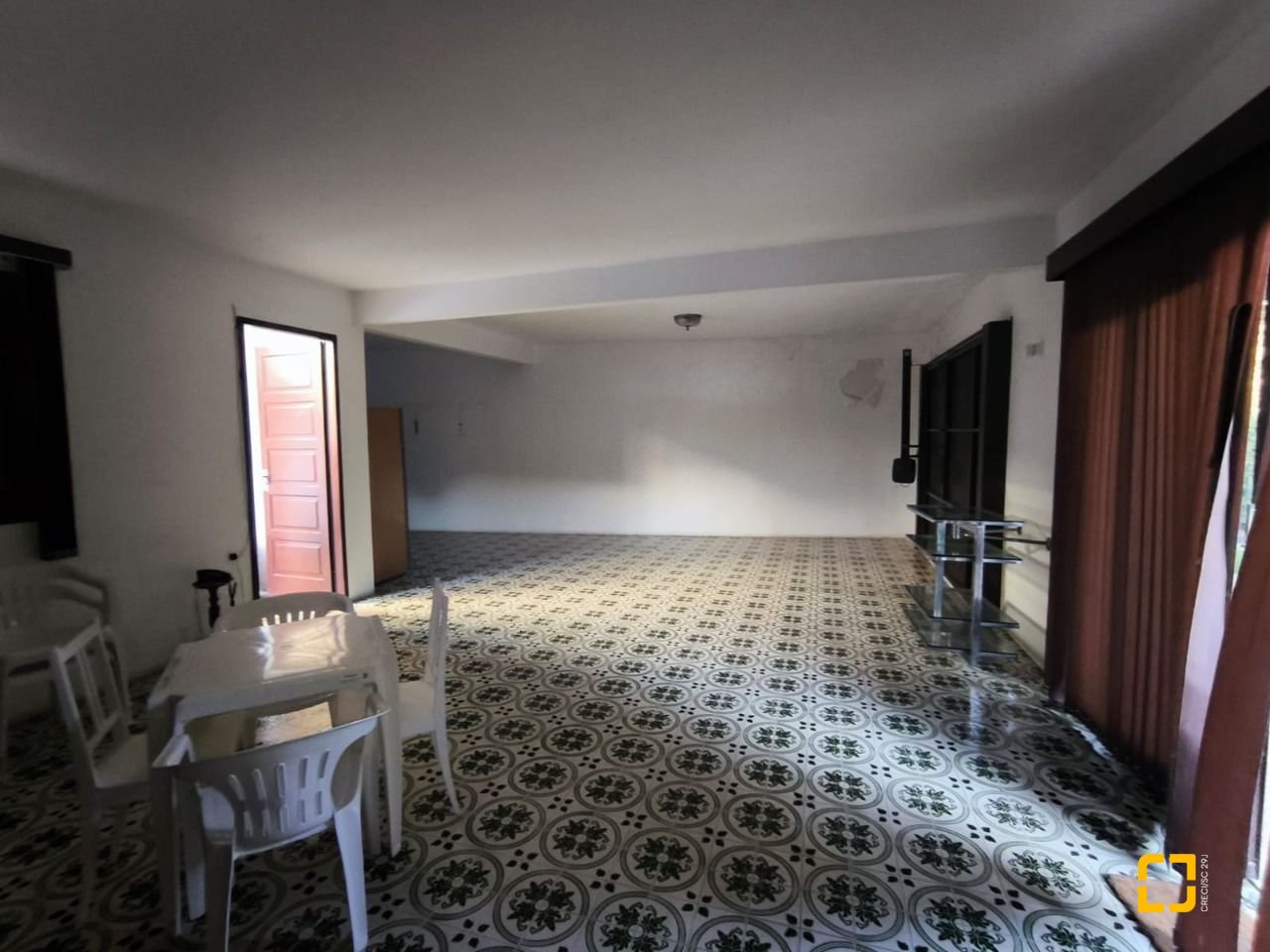 Casa com 297m², 3 quartos (sendo 1 suíte), 2 garagens, no bairro Estreito em Florianópolis