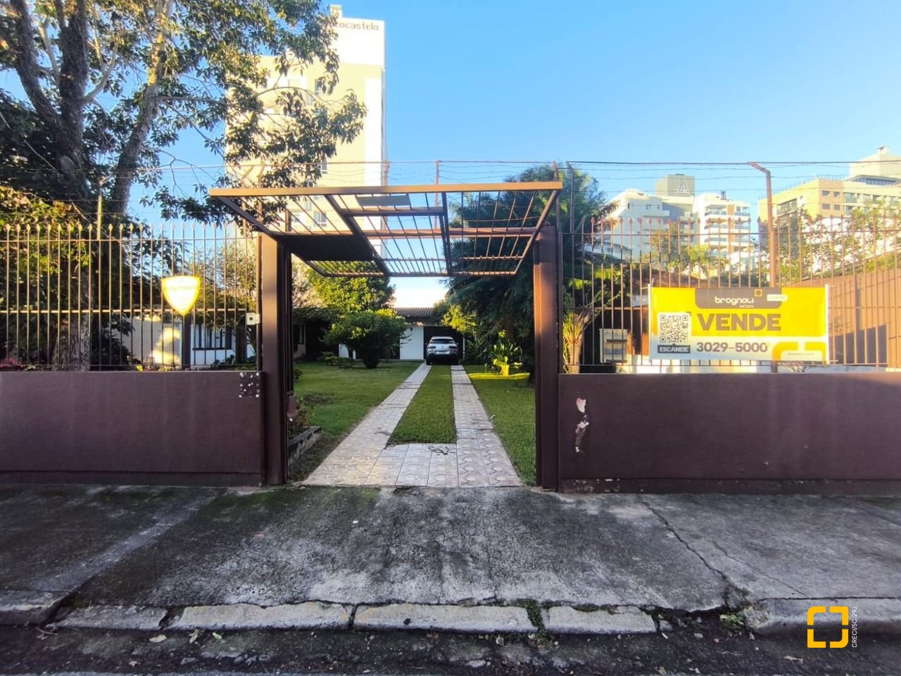 Casa com 297m², 3 quartos (sendo 1 suíte), 2 garagens, no bairro Estreito em Florianópolis