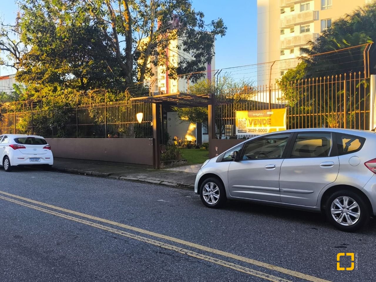 Casa com 297m², 3 quartos (sendo 1 suíte), 2 garagens, no bairro Estreito em Florianópolis