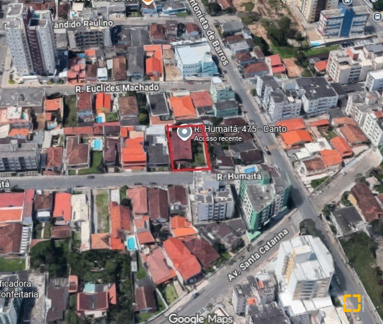Casa com 297m², 3 quartos (sendo 1 suíte), 2 garagens, no bairro Estreito em Florianópolis
