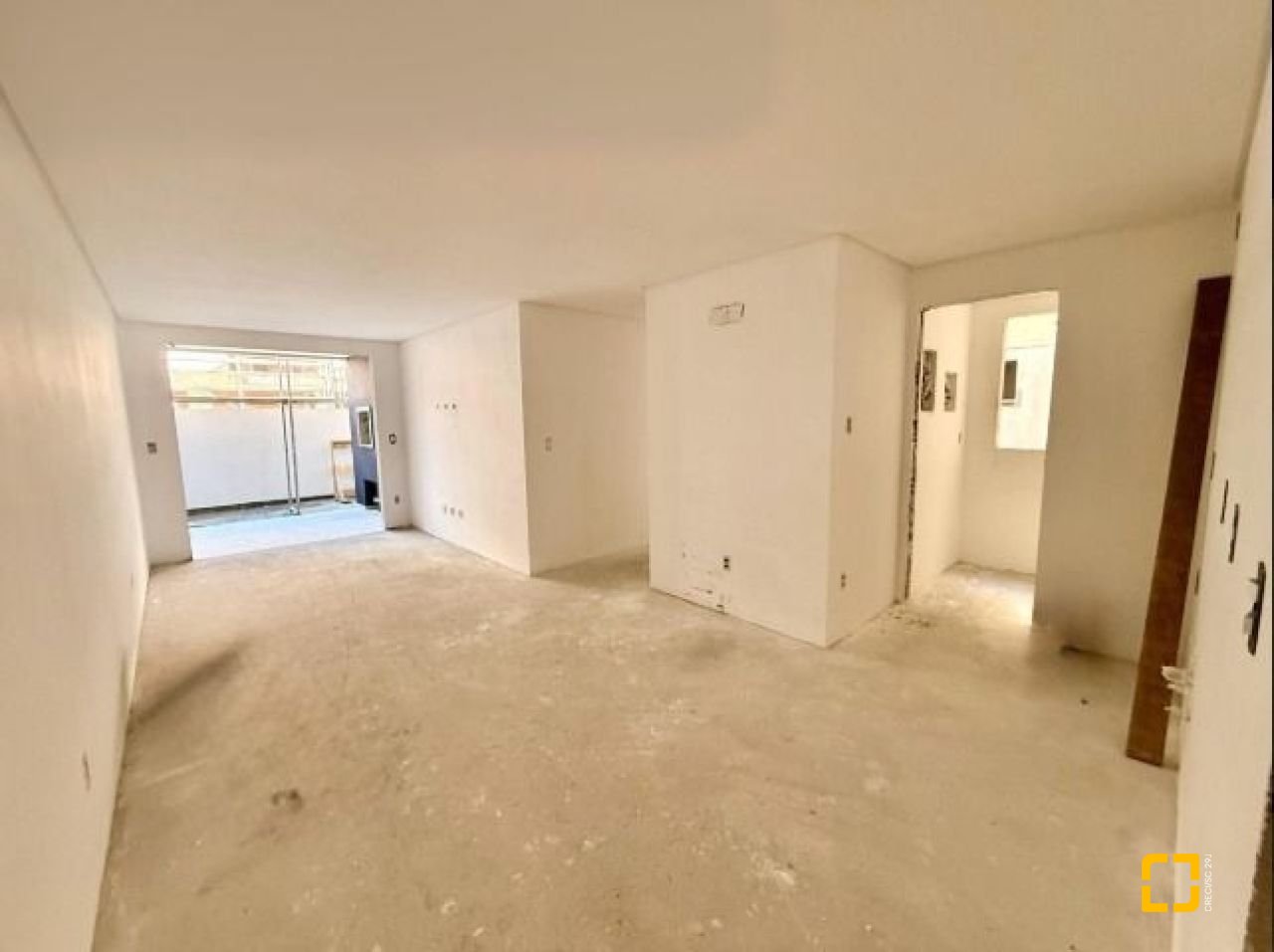Apartamento com 74m², 3 quartos (sendo 1 suíte), 10 garagens, no bairro Ingleses do Rio Vermelho em Florianópolis