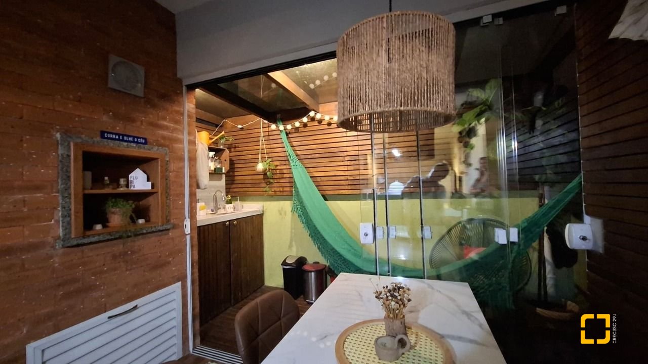 Apartamento com 56m², 3 quartos (sendo 1 suíte), 1 garagem, no bairro Campeche em Florianópolis