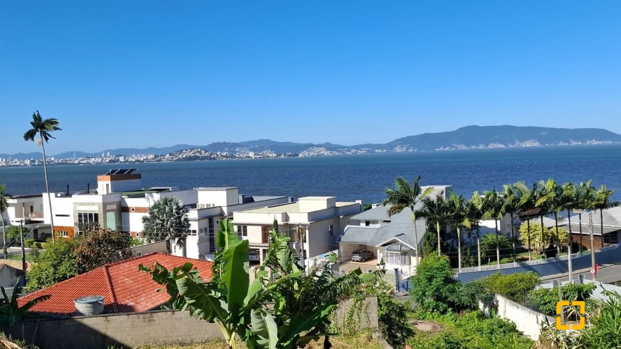Terreno com 4214m², no bairro Ponta de Baixo em São José