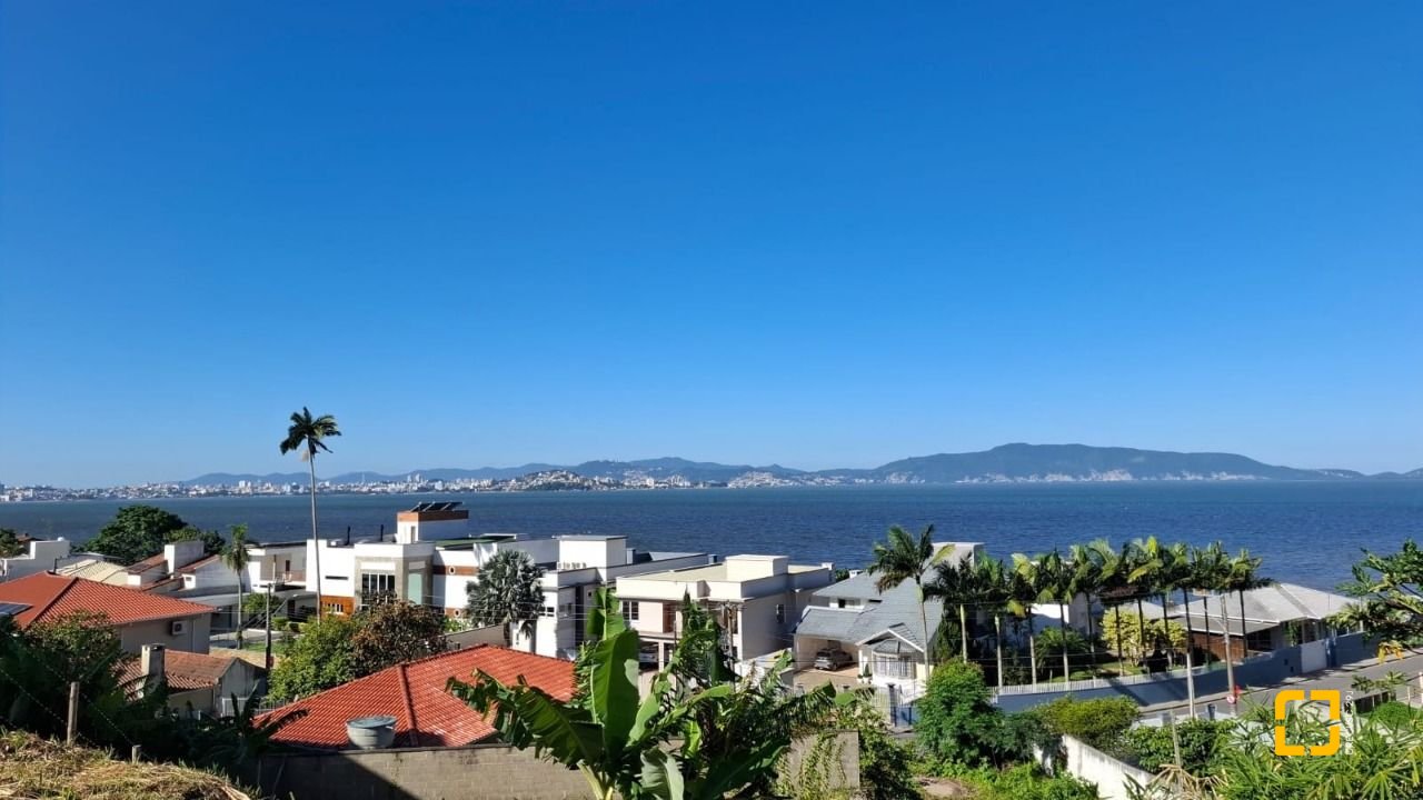 Terreno com 4214m², no bairro Ponta de Baixo em São José