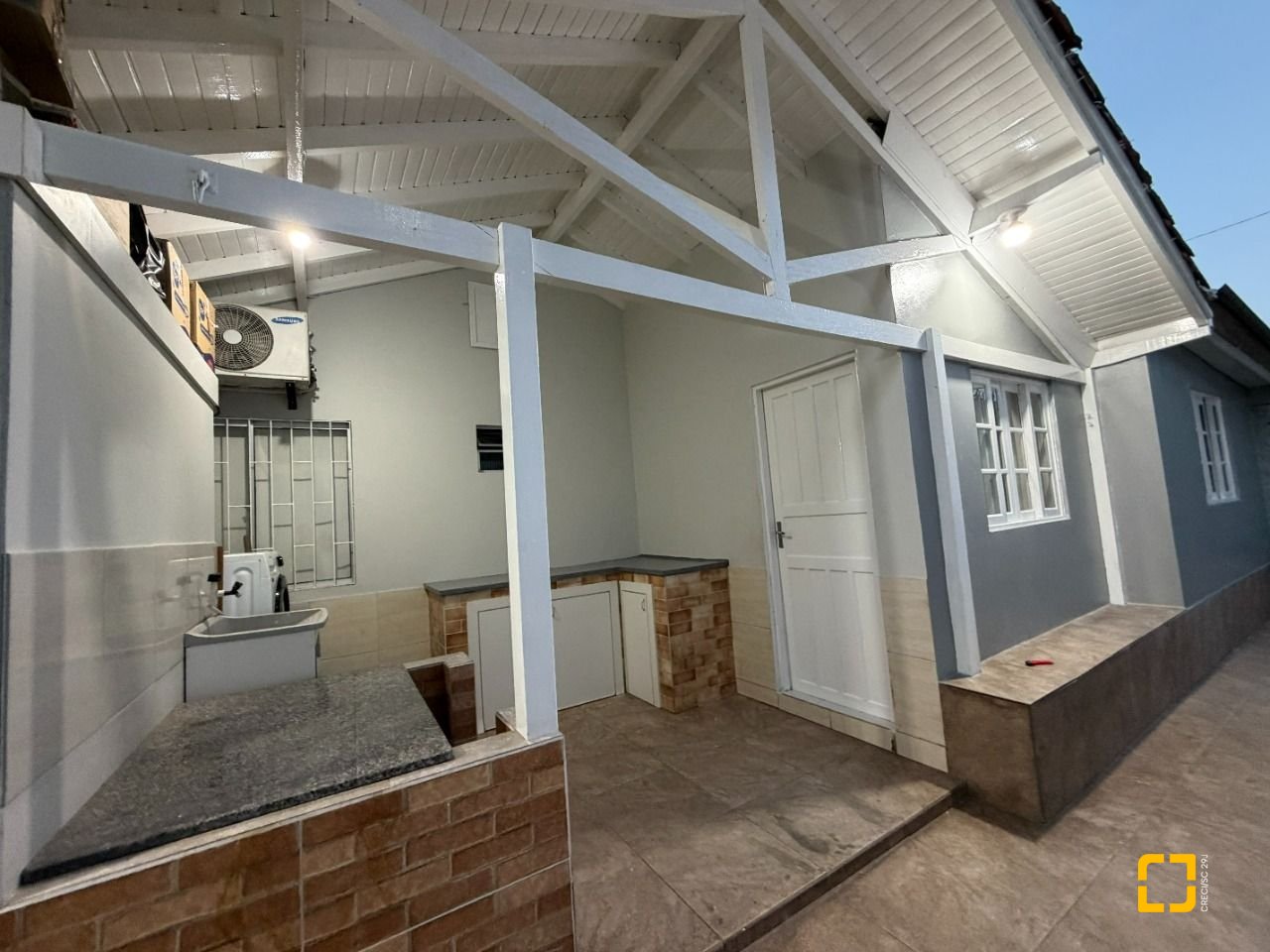 Casa com 63m², 3 quartos, 3 garagens, no bairro Forquilhas em São José