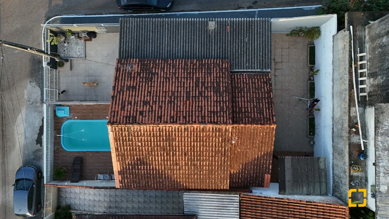 Casa com 63m², 3 quartos, 3 garagens, no bairro Forquilhas em São José