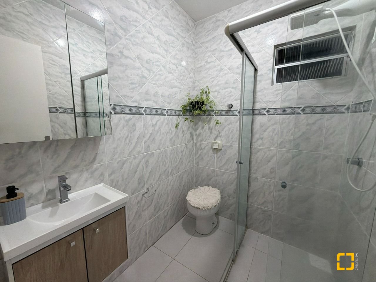 Casa com 63m², 3 quartos, 3 garagens, no bairro Forquilhas em São José