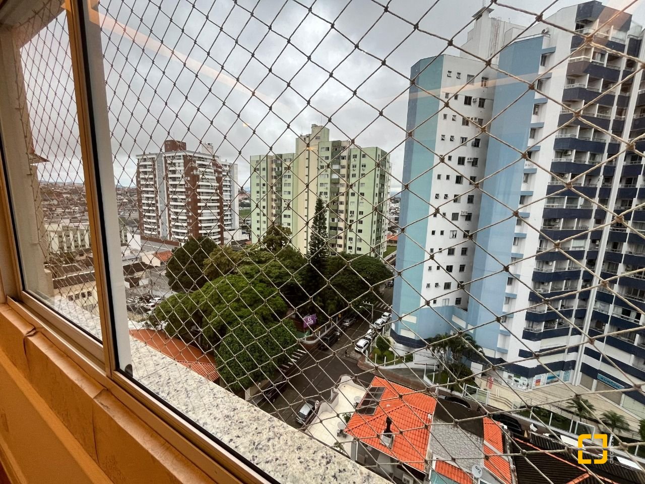 Apartamento com 87m², 3 quartos (sendo 1 suíte), 2 garagens, no bairro Campinas em São José