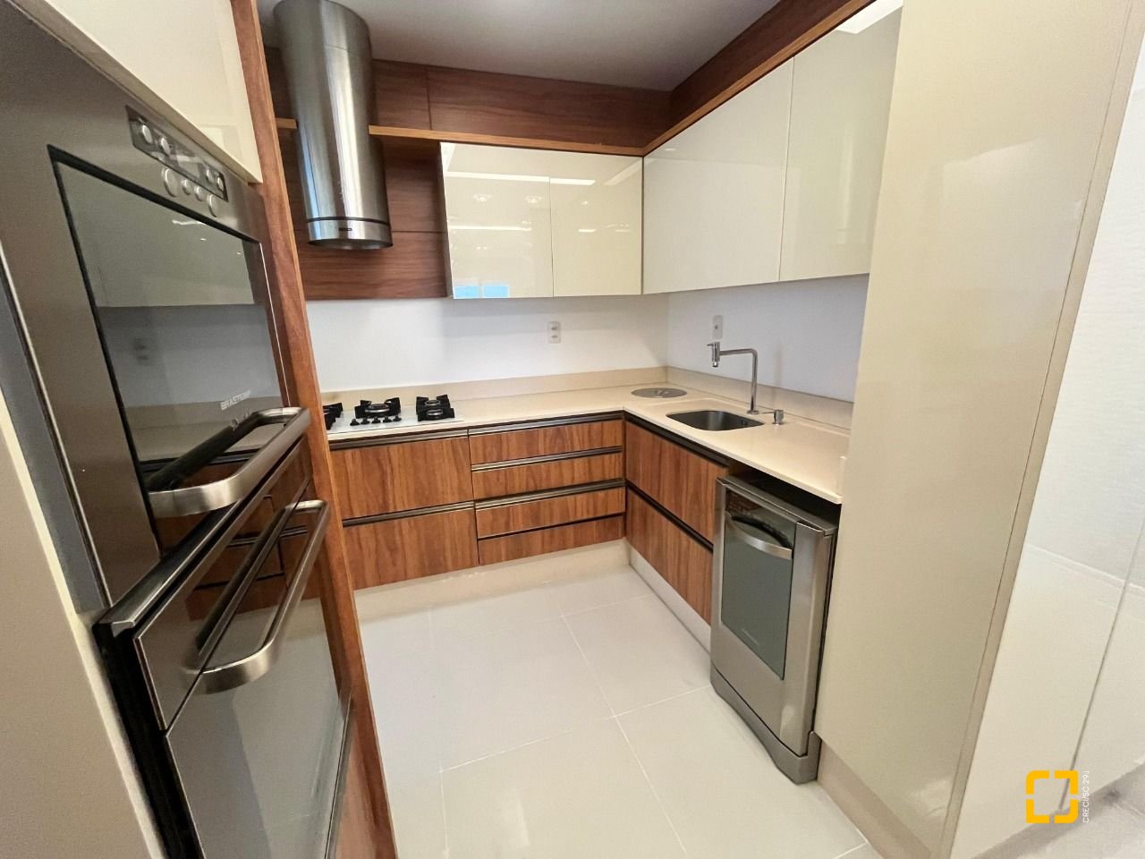Apartamento com 87m², 3 quartos (sendo 1 suíte), 2 garagens, no bairro Campinas em São José