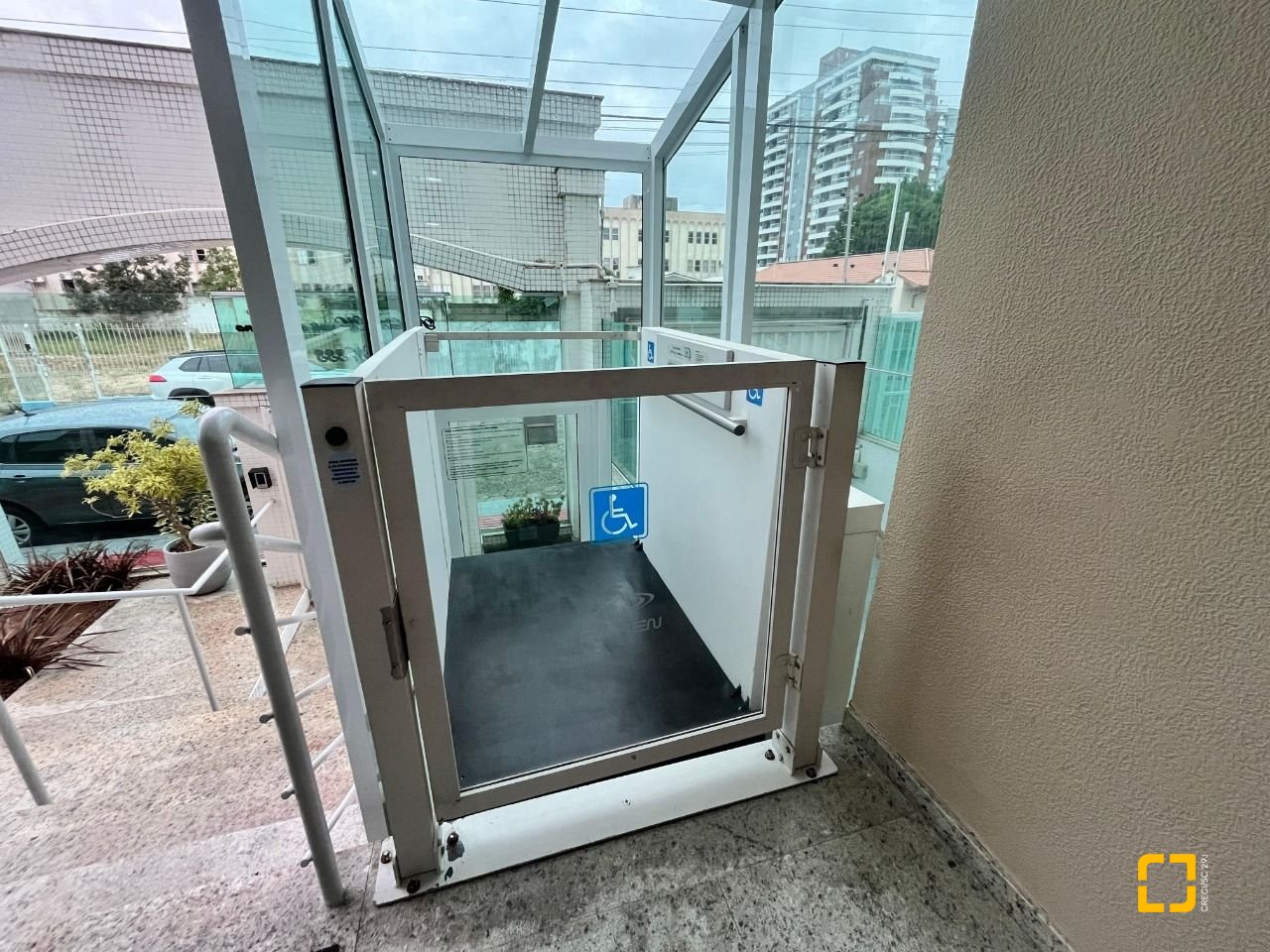 Apartamento com 87m², 3 quartos (sendo 1 suíte), 2 garagens, no bairro Campinas em São José