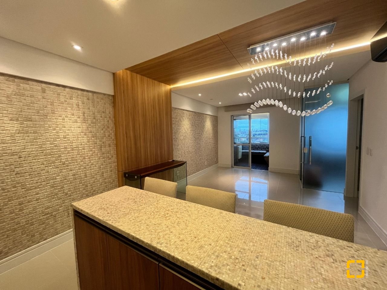 Apartamento com 87m², 3 quartos (sendo 1 suíte), 2 garagens, no bairro Campinas em São José
