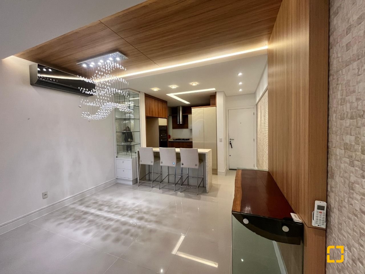 Apartamento com 87m², 3 quartos (sendo 1 suíte), 2 garagens, no bairro Campinas em São José