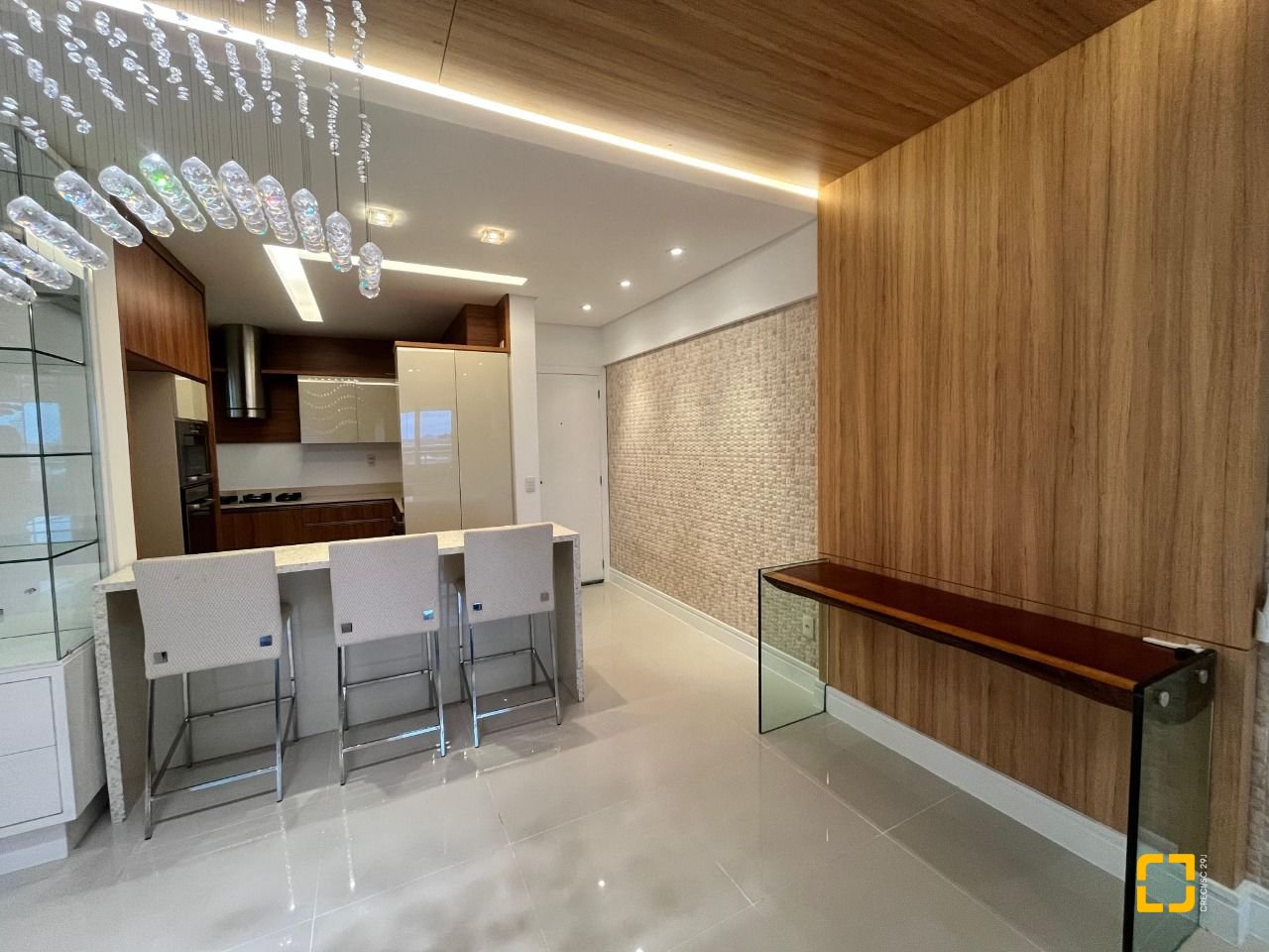 Apartamento com 87m², 3 quartos (sendo 1 suíte), 2 garagens, no bairro Campinas em São José