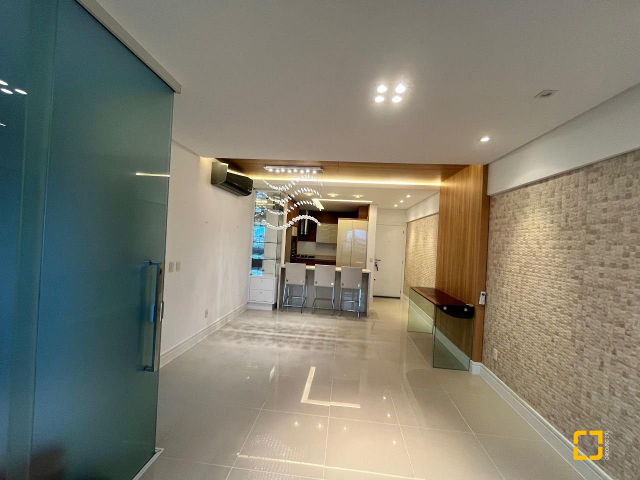 Apartamento com 87m², 3 quartos (sendo 1 suíte), 2 garagens, no bairro Campinas em São José