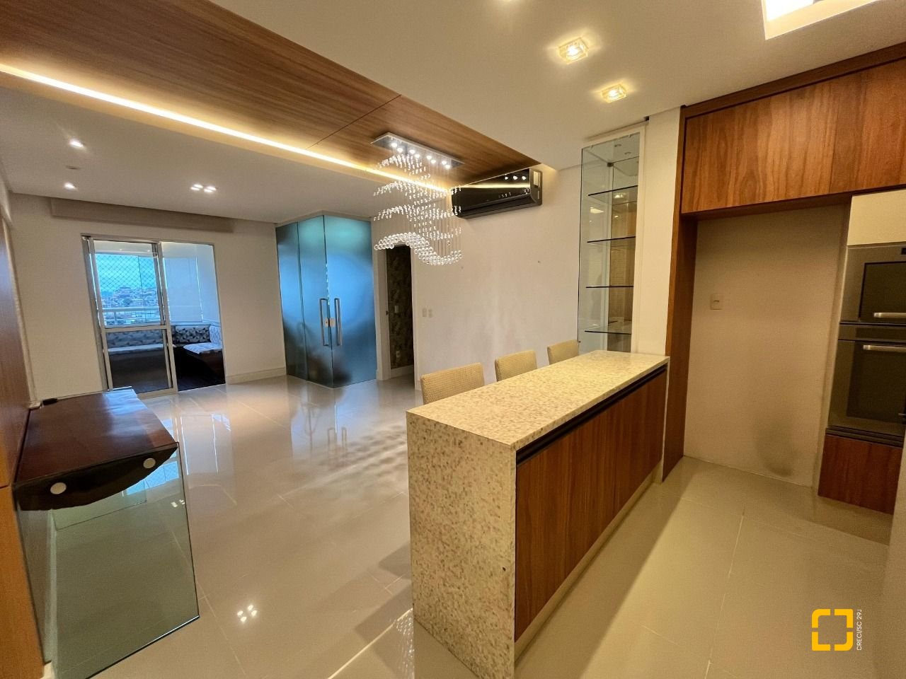 Apartamento com 87m², 3 quartos (sendo 1 suíte), 2 garagens, no bairro Campinas em São José