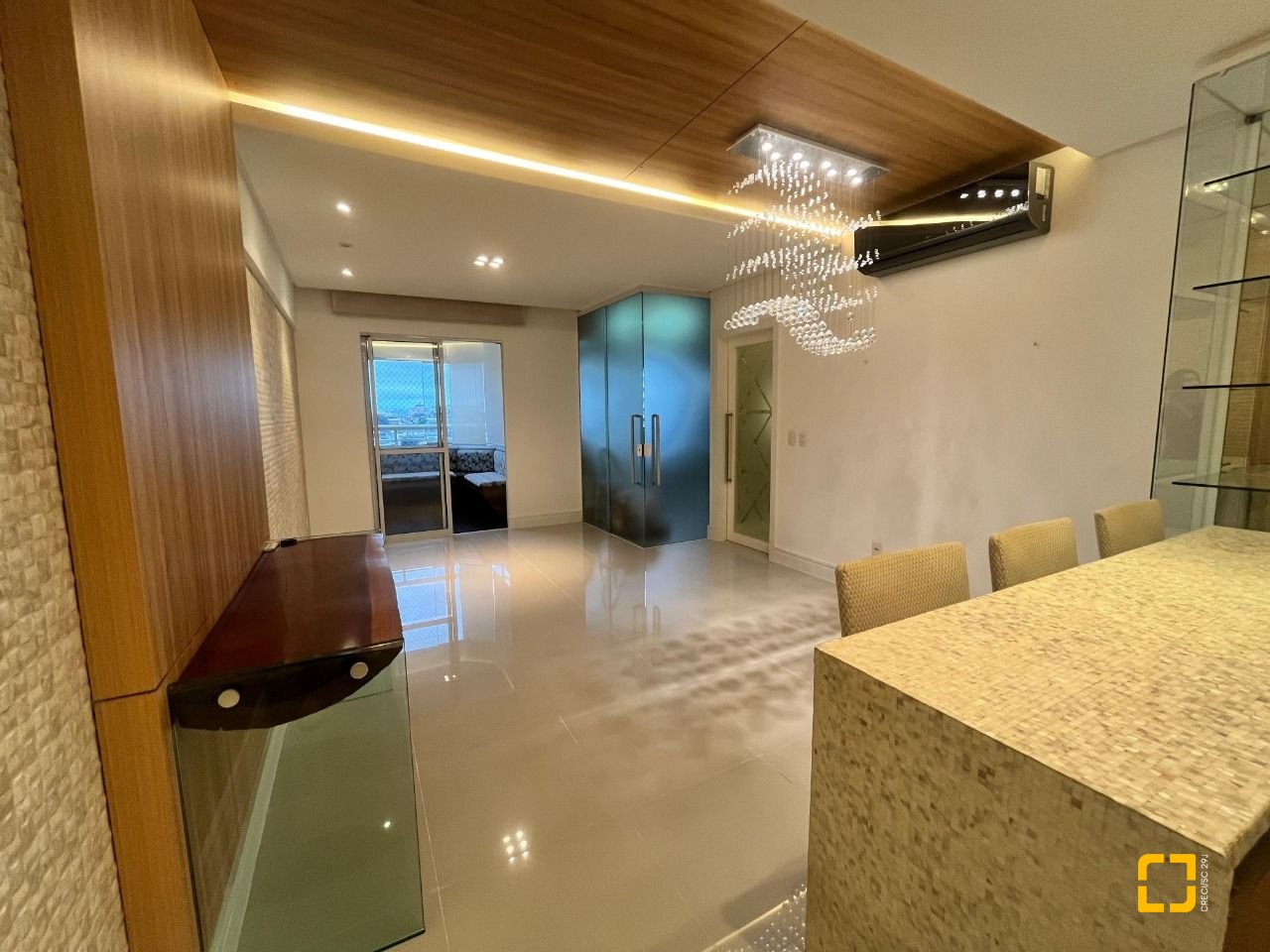 Apartamento com 87m², 3 quartos (sendo 1 suíte), 2 garagens, no bairro Campinas em São José