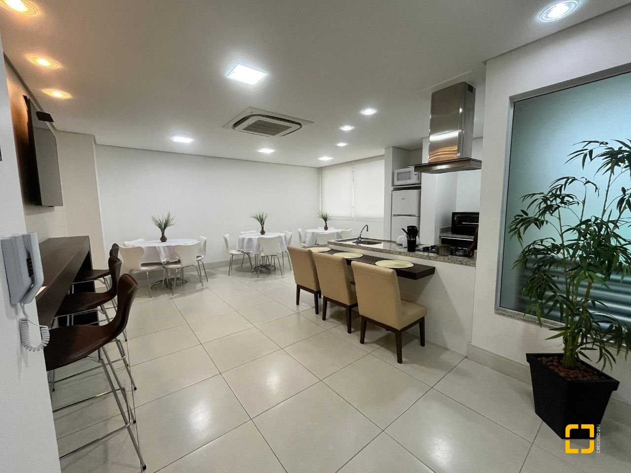 Apartamento com 87m², 3 quartos (sendo 1 suíte), 2 garagens, no bairro Campinas em São José
