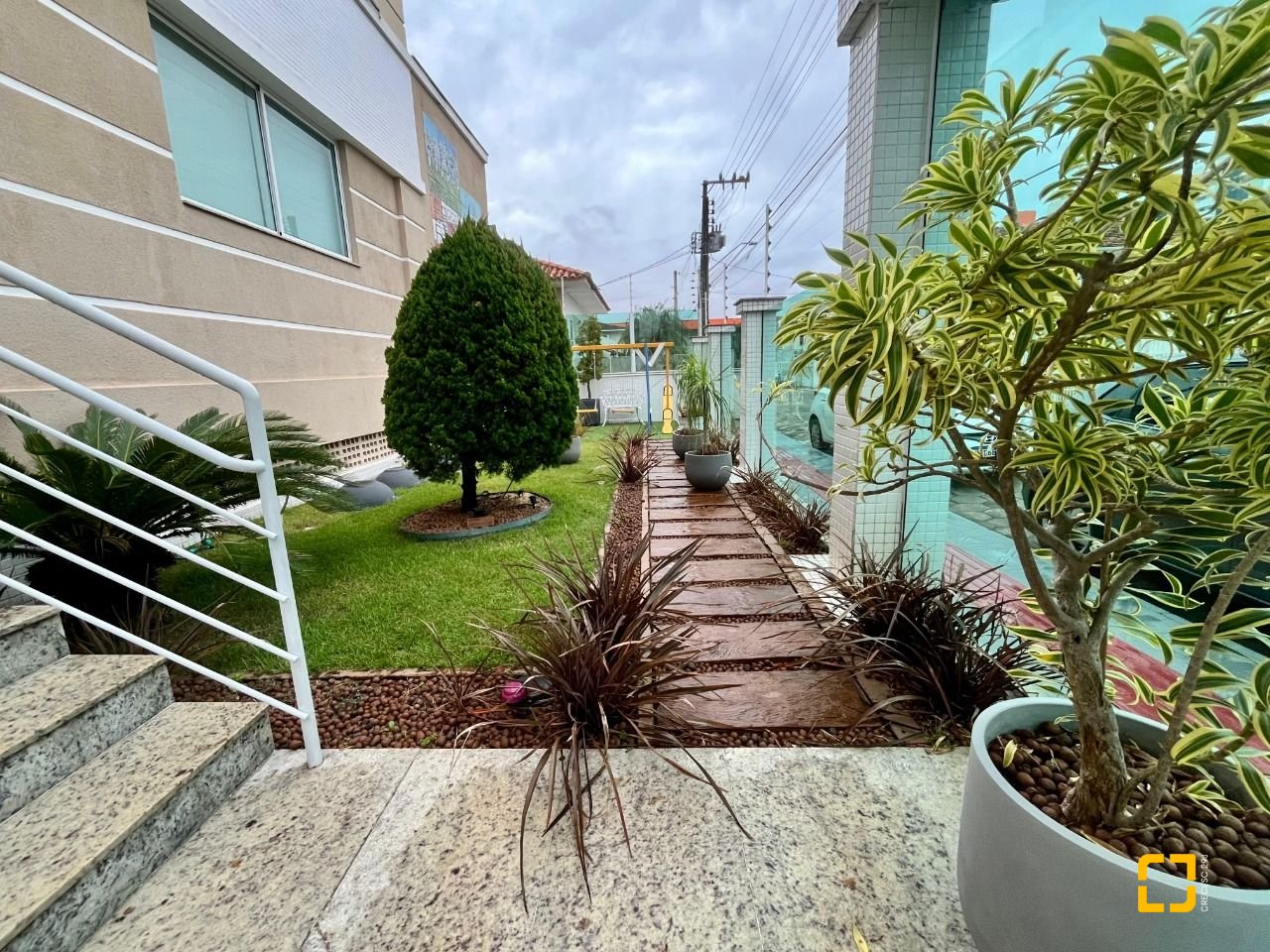Apartamento com 87m², 3 quartos (sendo 1 suíte), 2 garagens, no bairro Campinas em São José