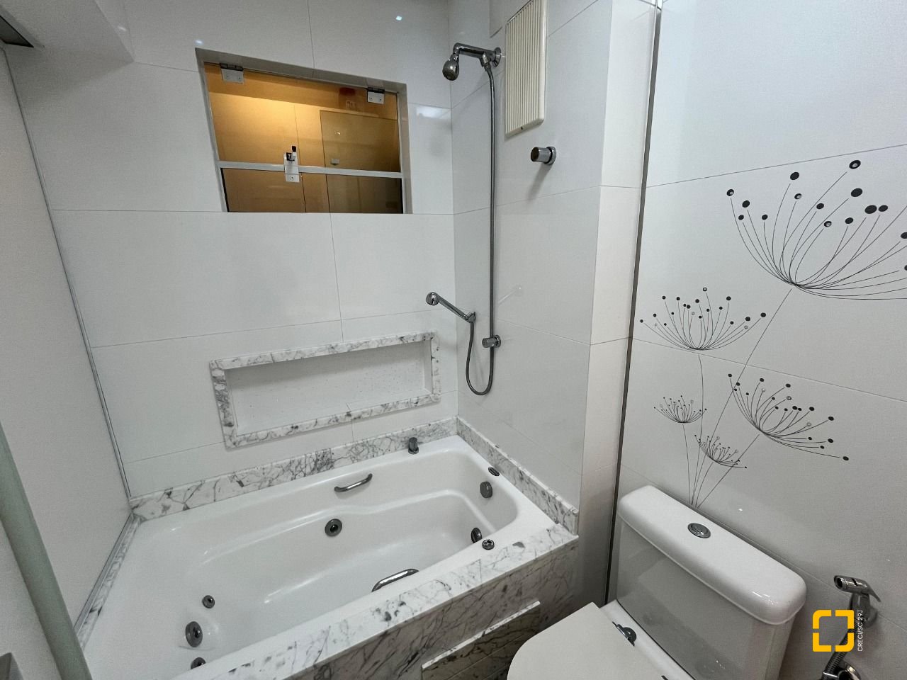Apartamento com 87m², 3 quartos (sendo 1 suíte), 2 garagens, no bairro Campinas em São José