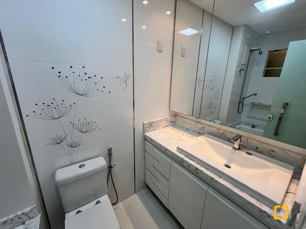 Apartamento com 87m², 3 quartos (sendo 1 suíte), 2 garagens, no bairro Campinas em São José