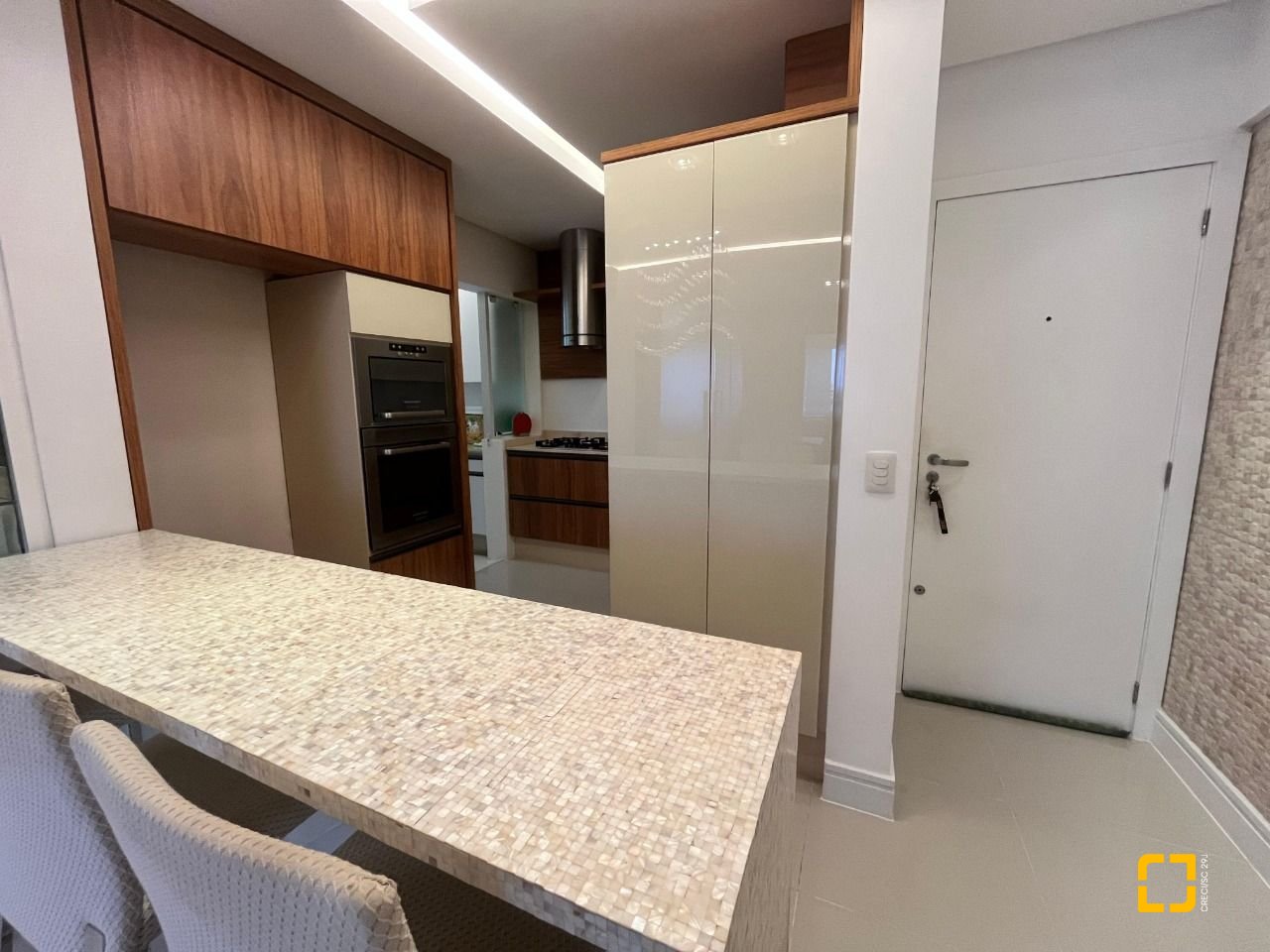 Apartamento com 87m², 3 quartos (sendo 1 suíte), 2 garagens, no bairro Campinas em São José
