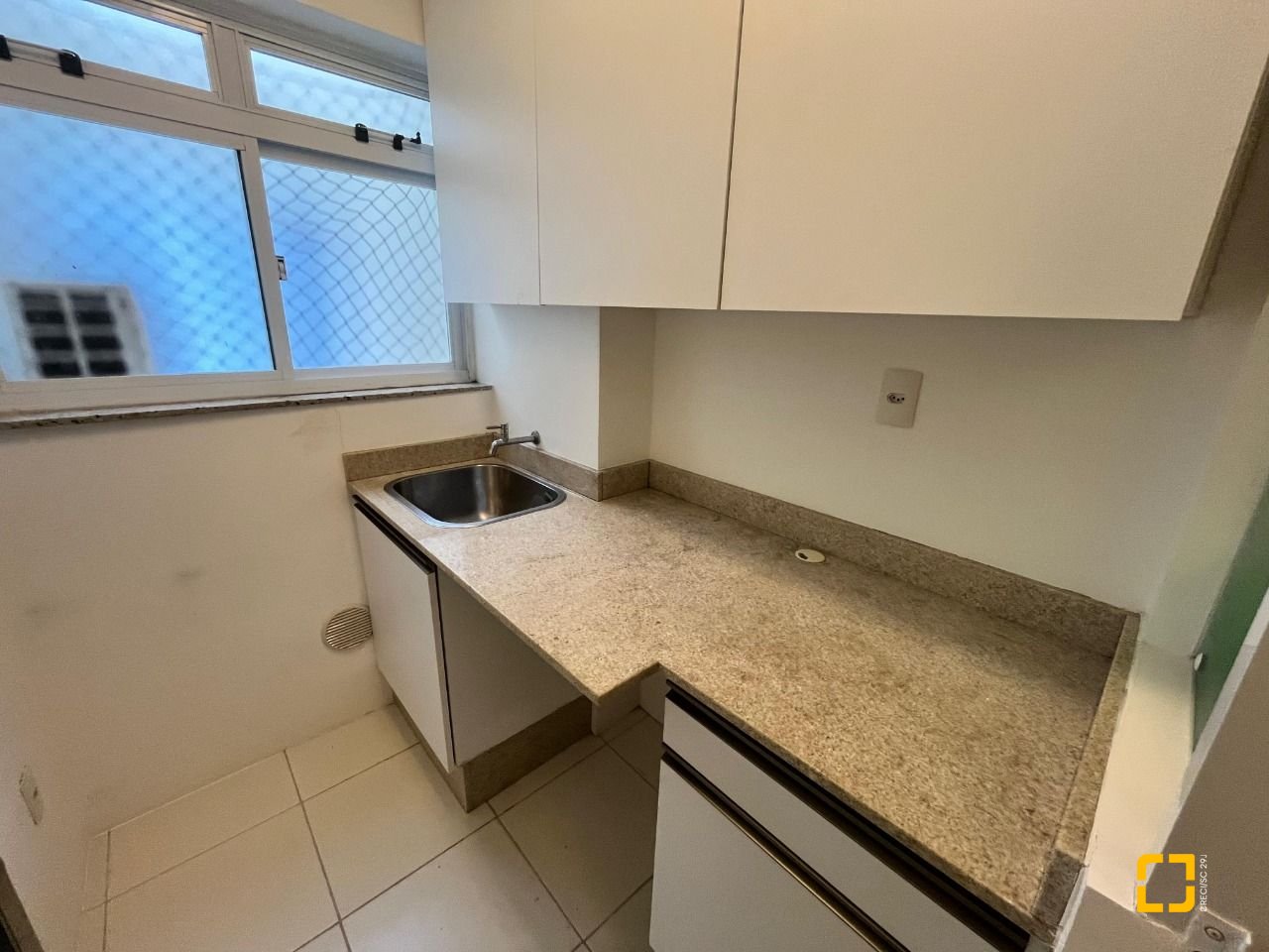 Apartamento com 87m², 3 quartos (sendo 1 suíte), 2 garagens, no bairro Campinas em São José