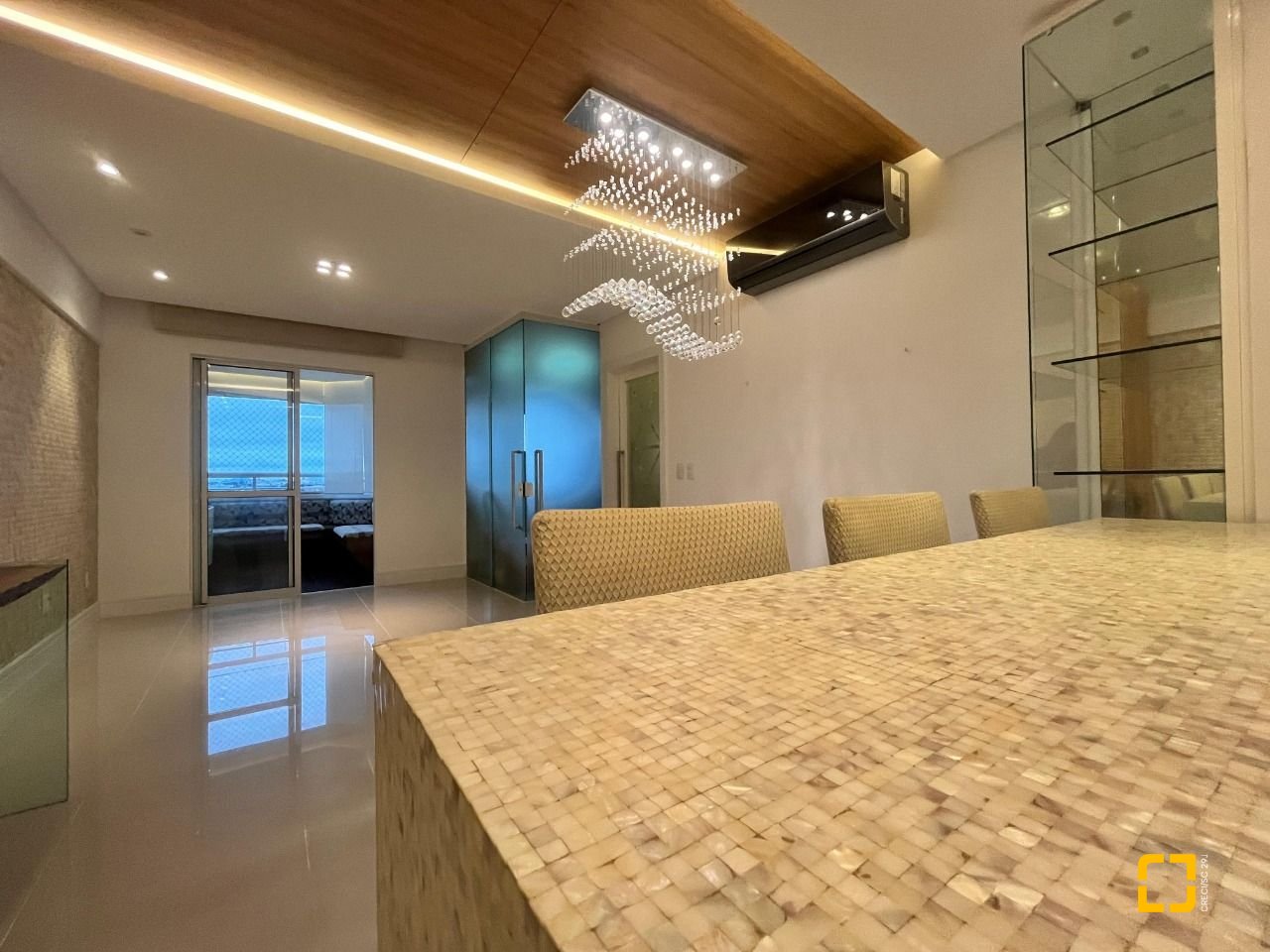 Apartamento com 87m², 3 quartos (sendo 1 suíte), 2 garagens, no bairro Campinas em São José