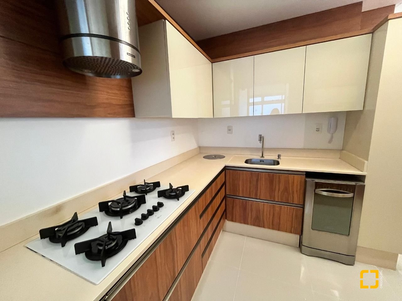 Apartamento com 87m², 3 quartos (sendo 1 suíte), 2 garagens, no bairro Campinas em São José