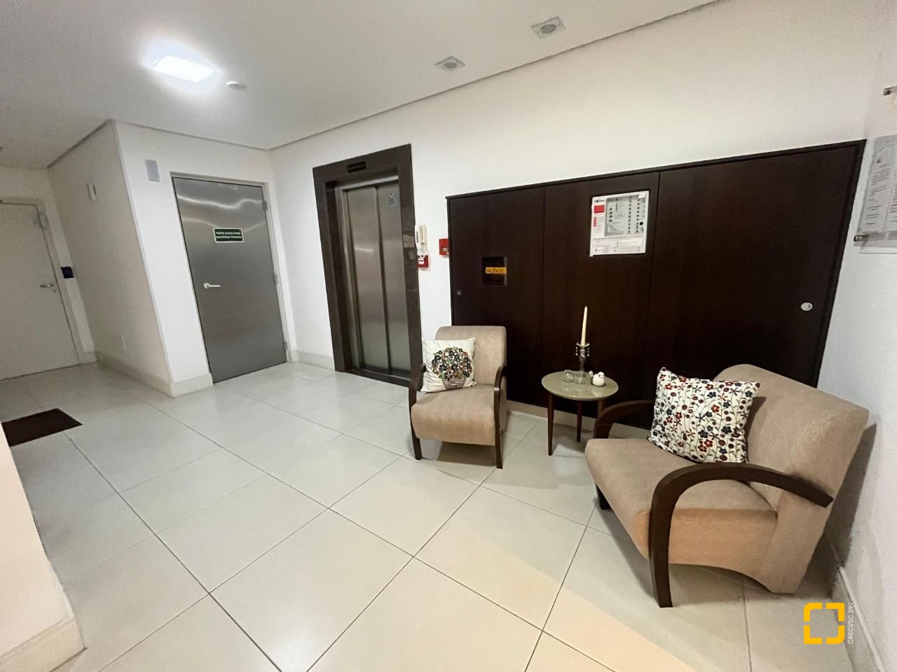 Apartamento com 87m², 3 quartos (sendo 1 suíte), 2 garagens, no bairro Campinas em São José