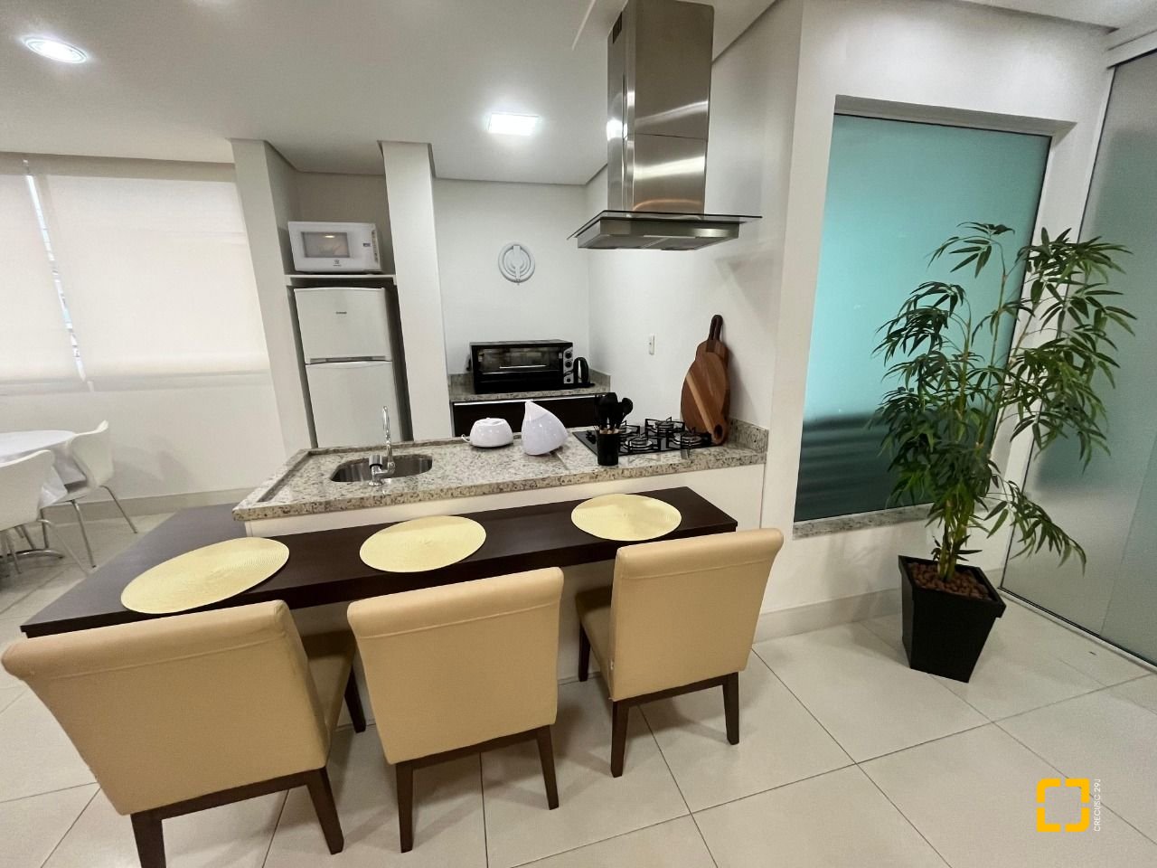 Apartamento com 87m², 3 quartos (sendo 1 suíte), 2 garagens, no bairro Campinas em São José