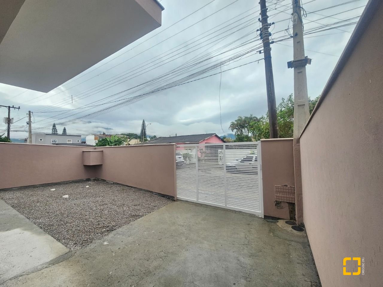 Casa com 109m², 3 quartos (sendo 1 suíte), 2 garagens, no bairro Rio Caveiras em Biguaçu